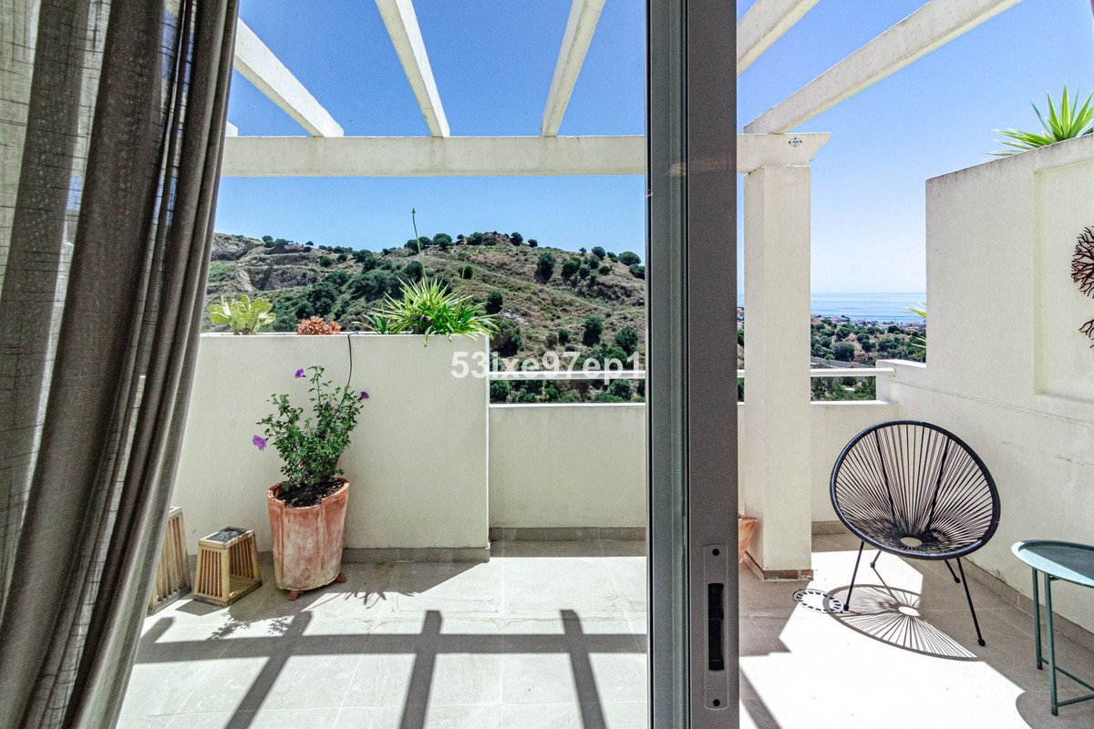 2 Bed Penthouse in Calahonda