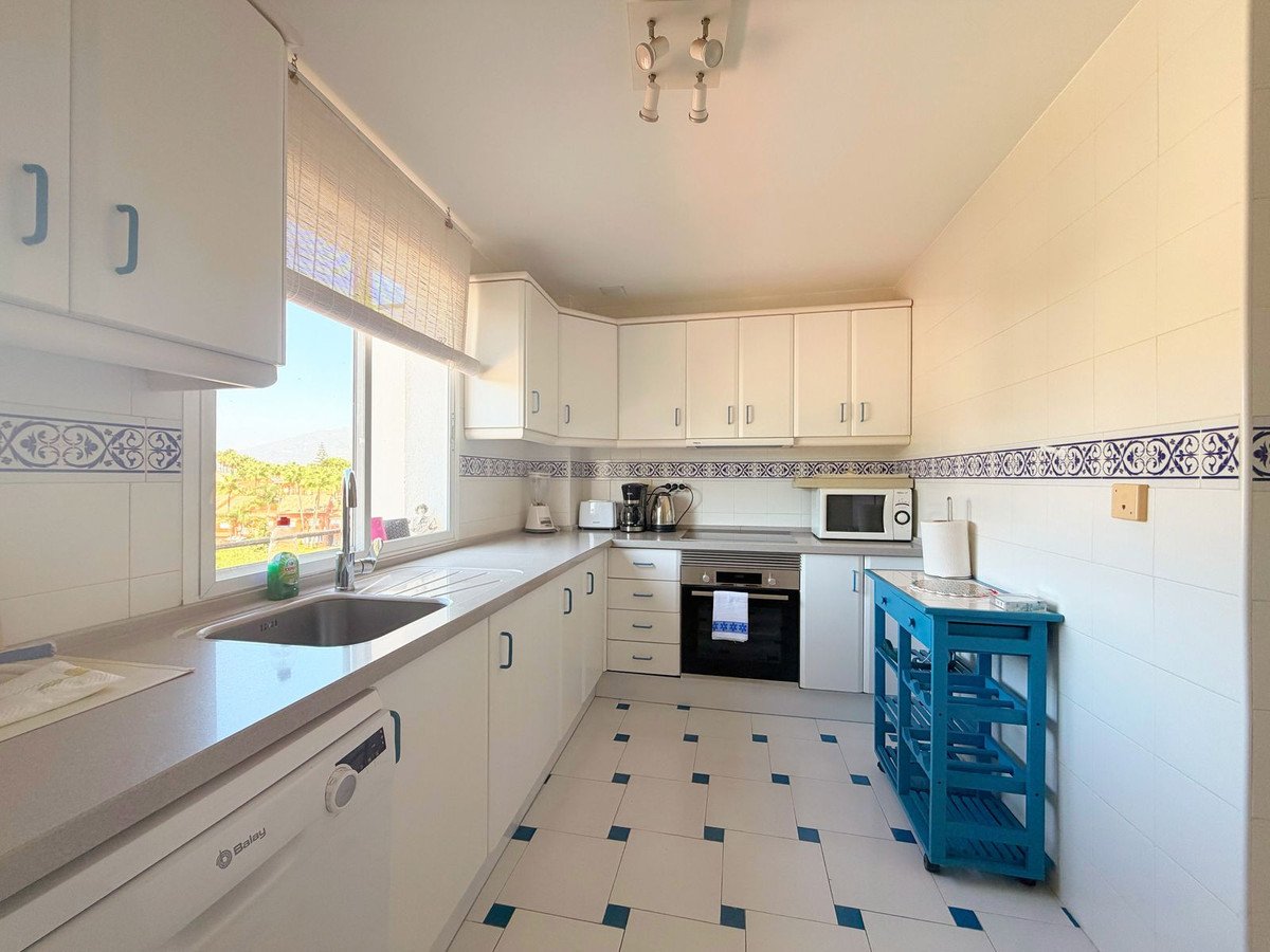 2 Bed Middle Floor Apartment in Estepona