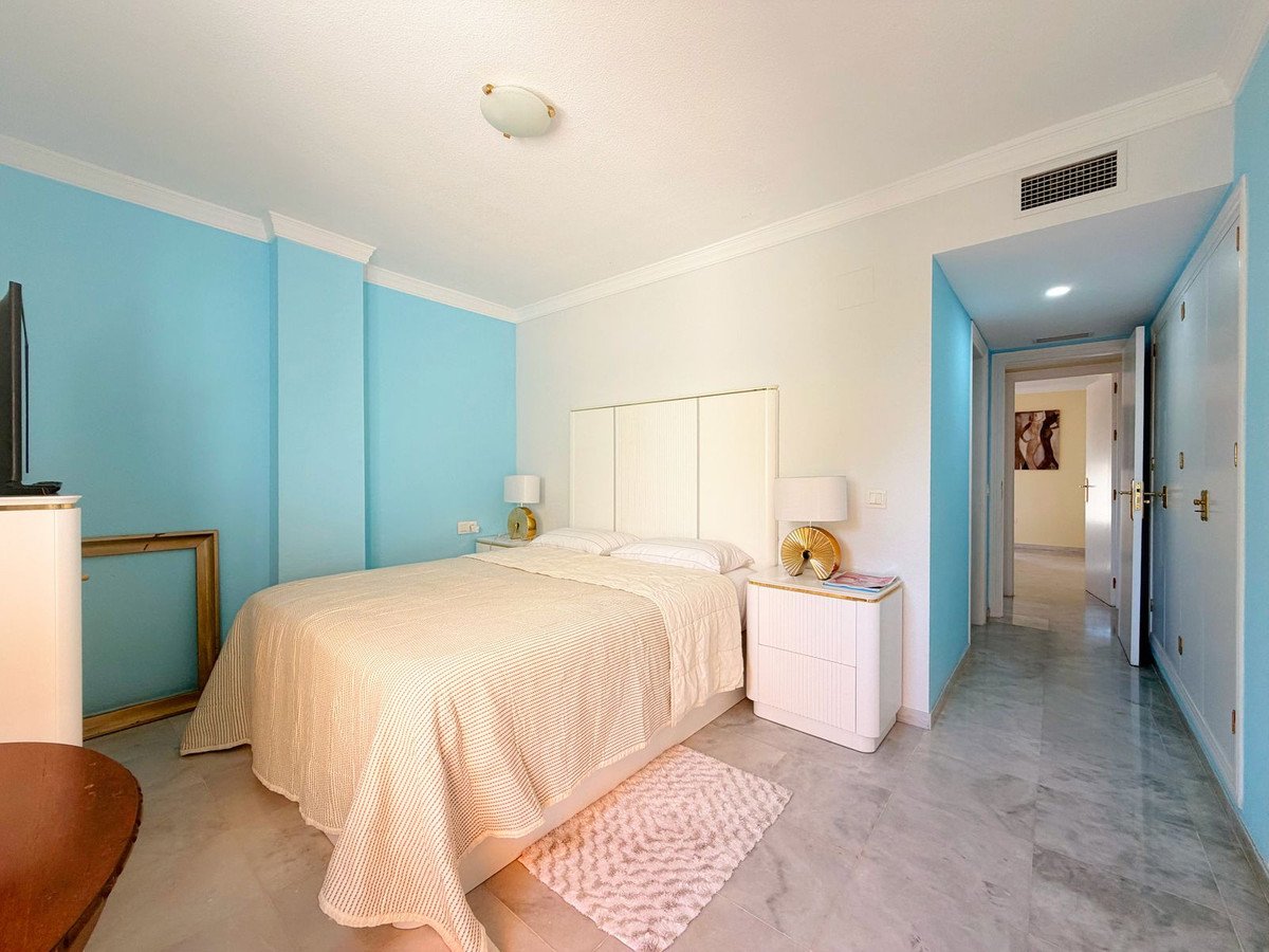 2 Bed Middle Floor Apartment in Estepona