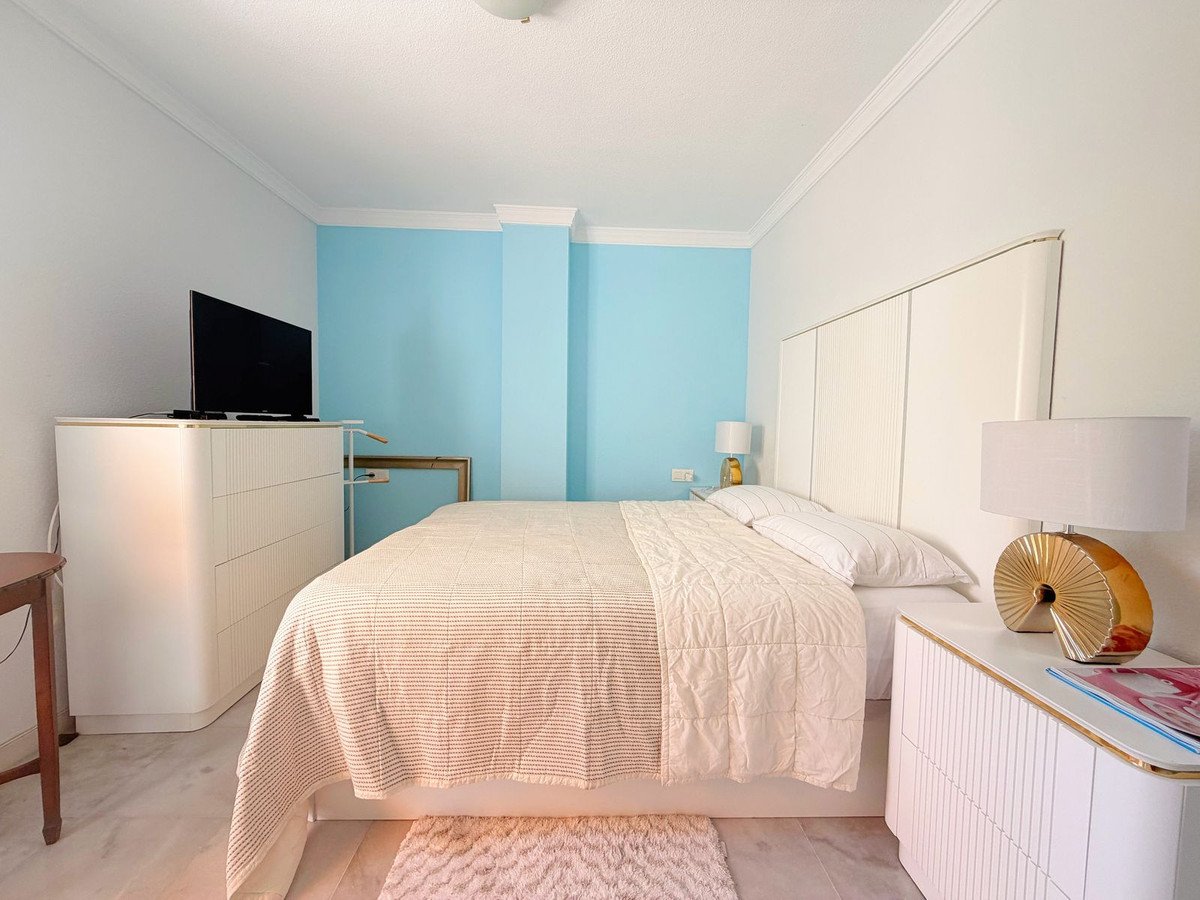 2 Bed Middle Floor Apartment in Estepona