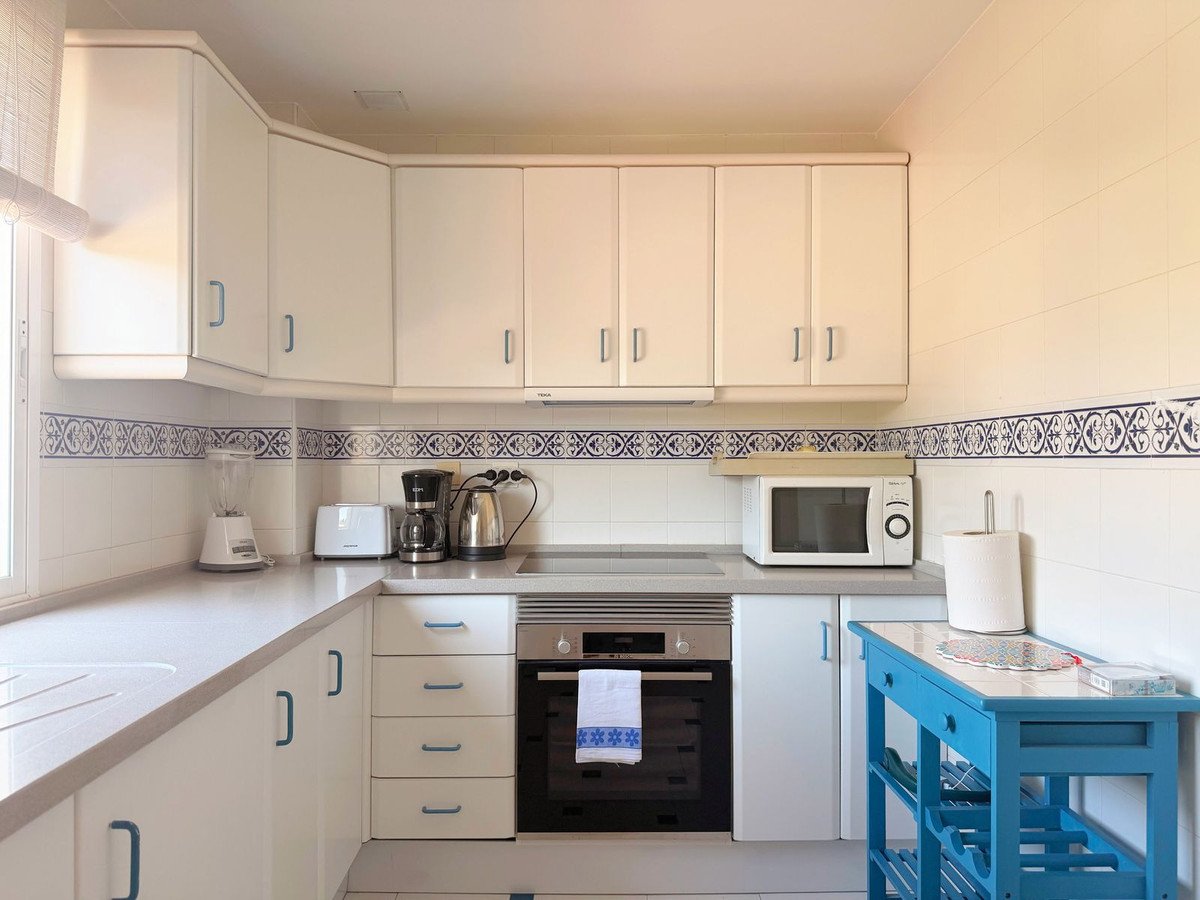 2 Bed Middle Floor Apartment in Estepona