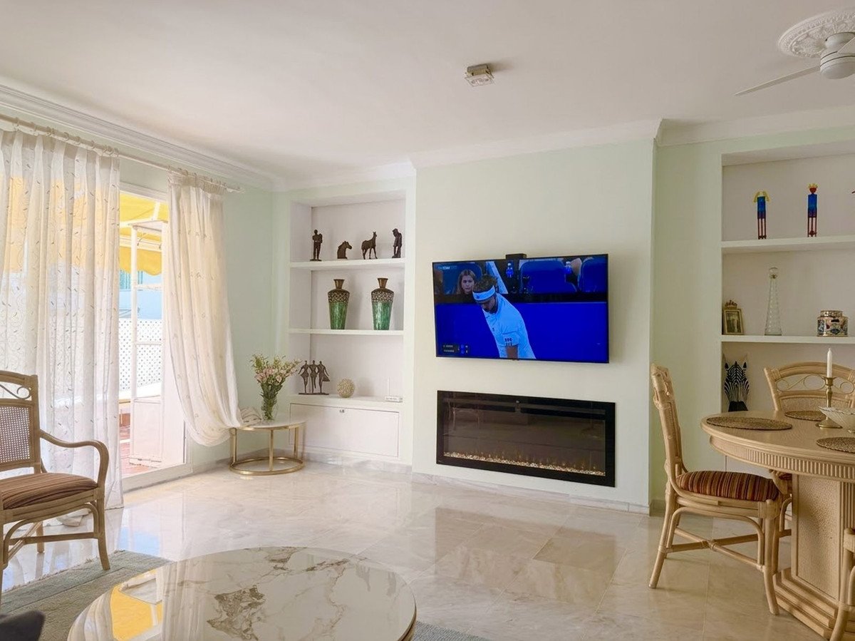 2 Bed Middle Floor Apartment in Estepona