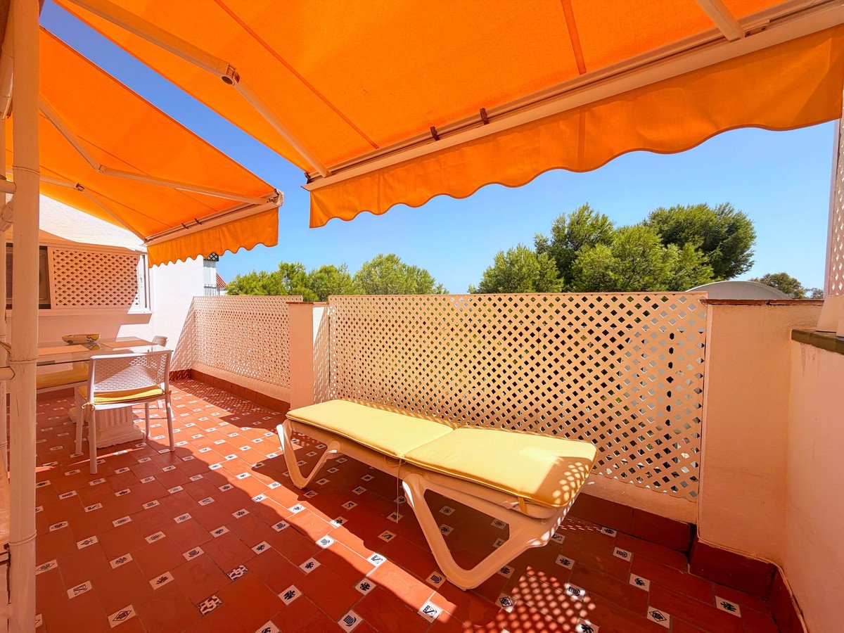 2 Bed Middle Floor Apartment in Estepona