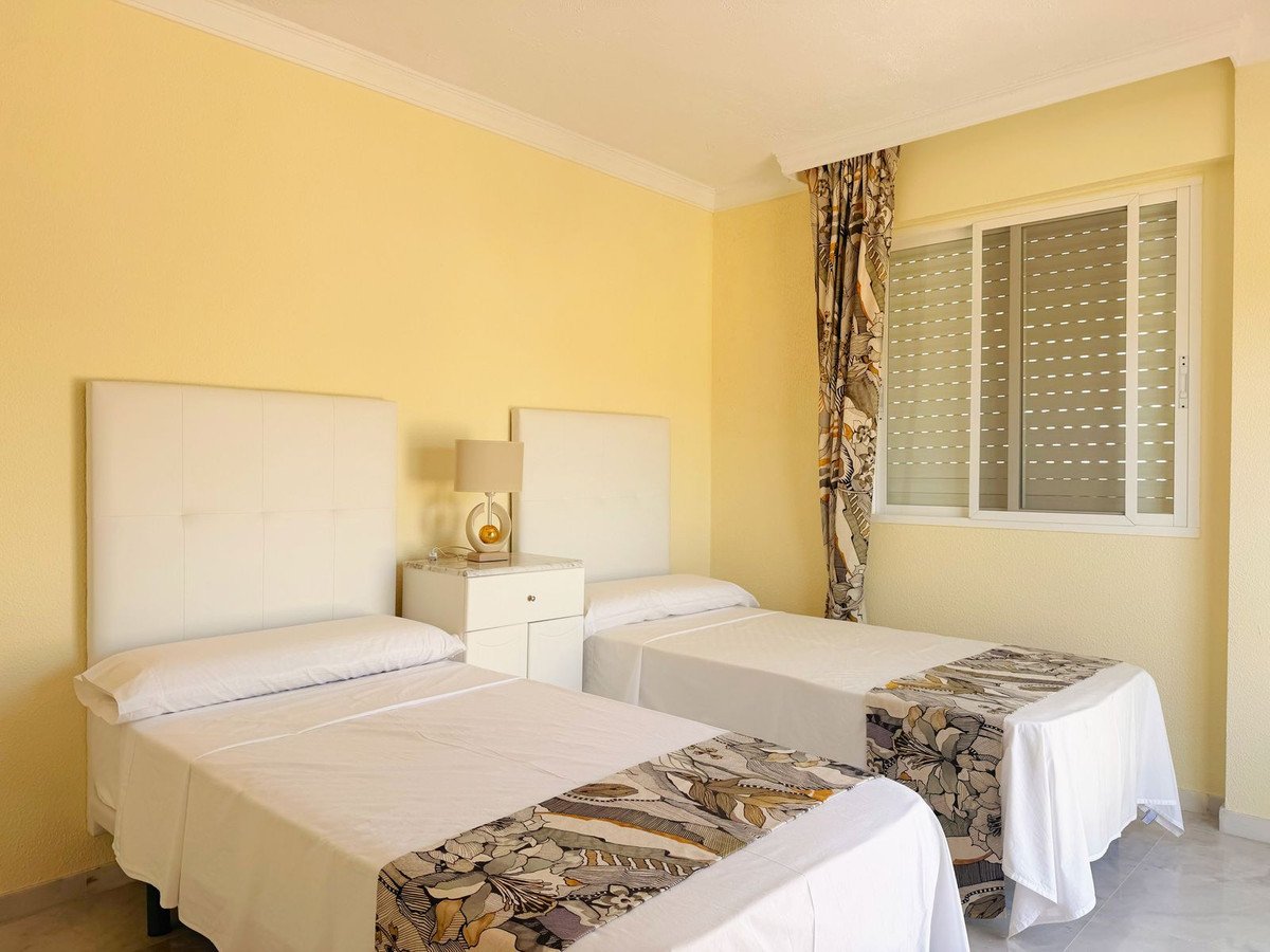 2 Bed Middle Floor Apartment in Estepona