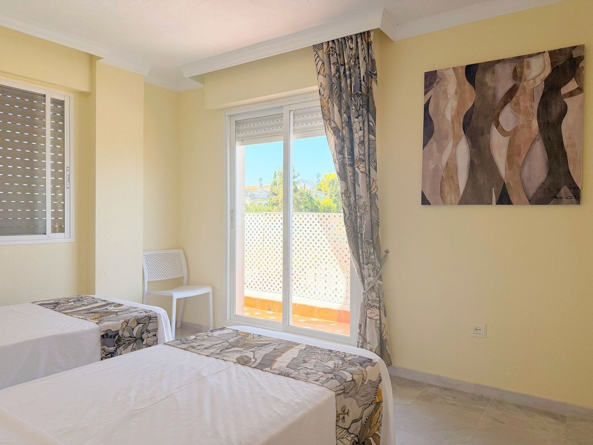 2 Bed Middle Floor Apartment in Estepona