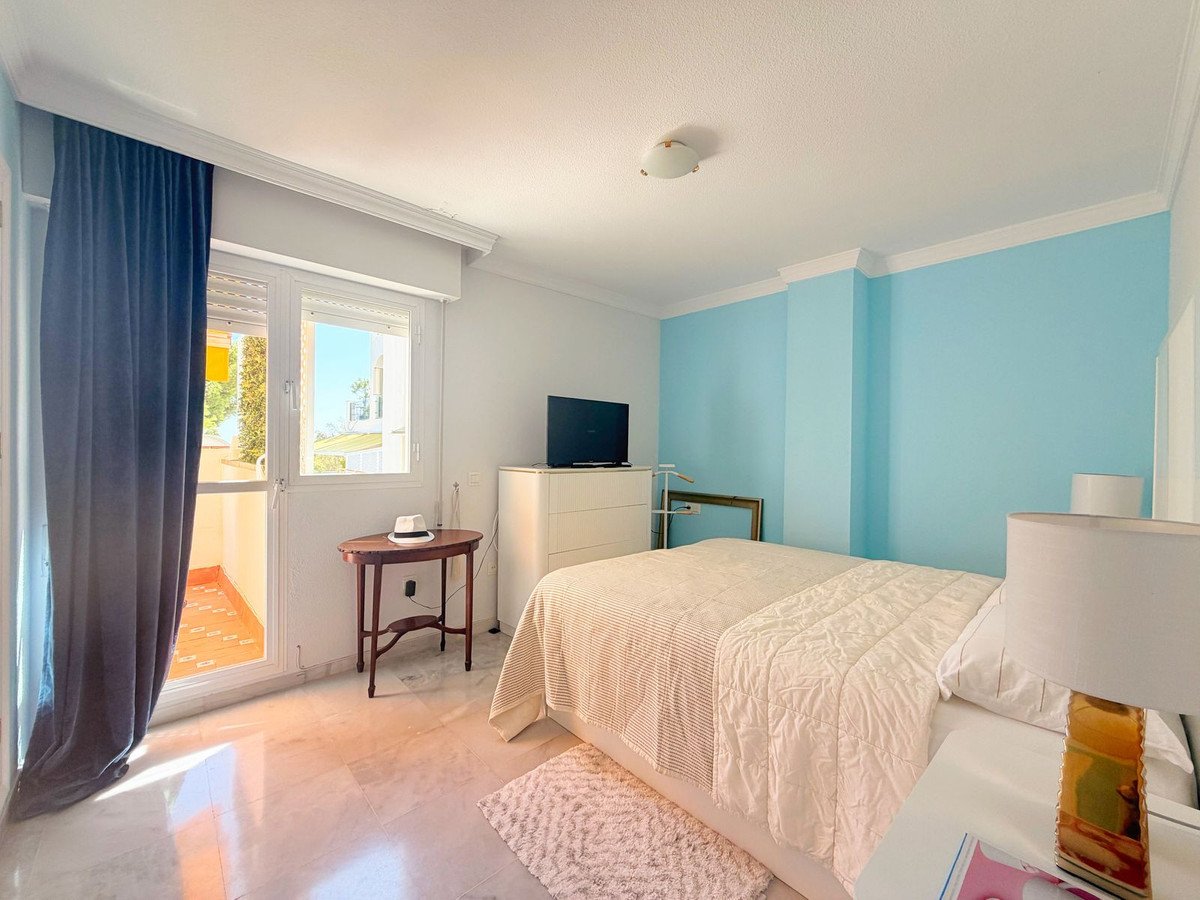 2 Bed Middle Floor Apartment in Estepona