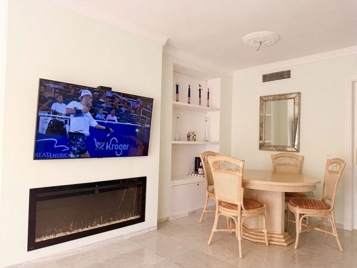 2 Bed Middle Floor Apartment in Estepona