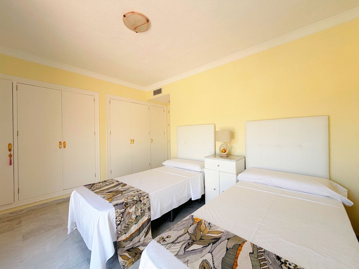 2 Bed Middle Floor Apartment in Estepona