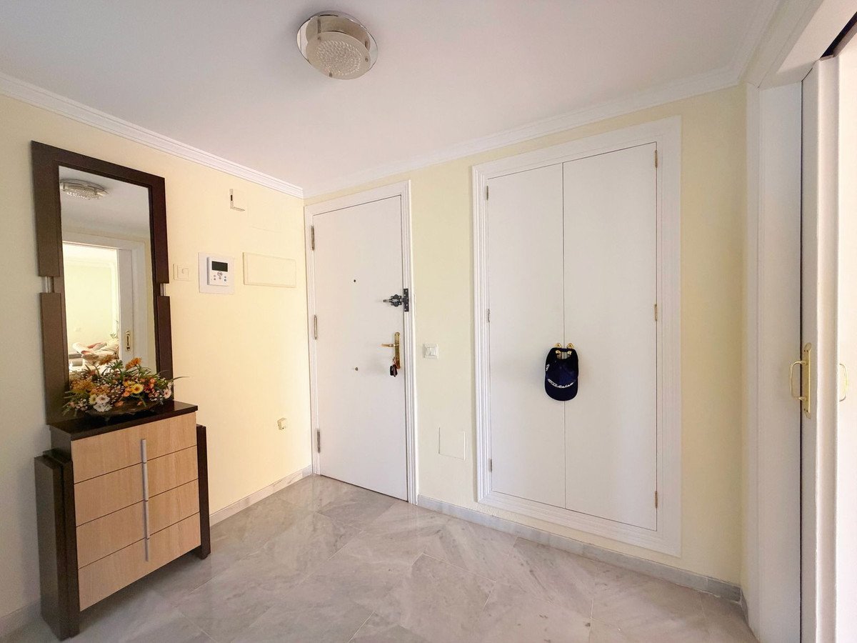 2 Bed Middle Floor Apartment in Estepona