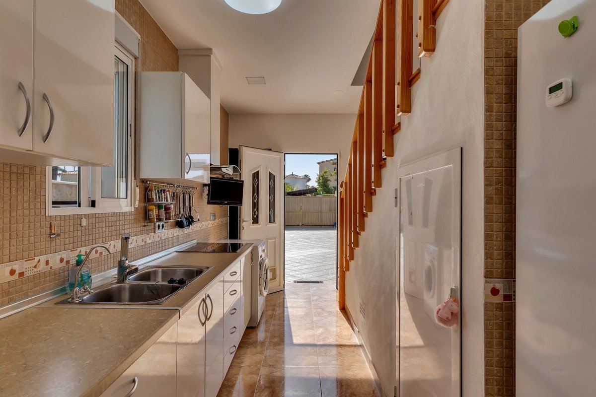 4 Bed Detached Villa in Els Poblets