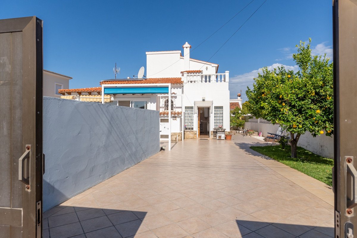 4 Bed Detached Villa in Els Poblets