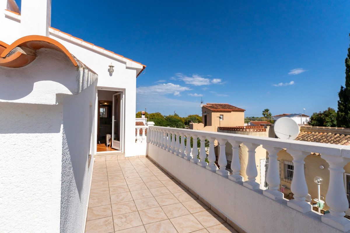 4 Bed Detached Villa in Els Poblets