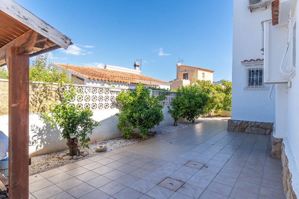 4 Bed Detached Villa in Els Poblets