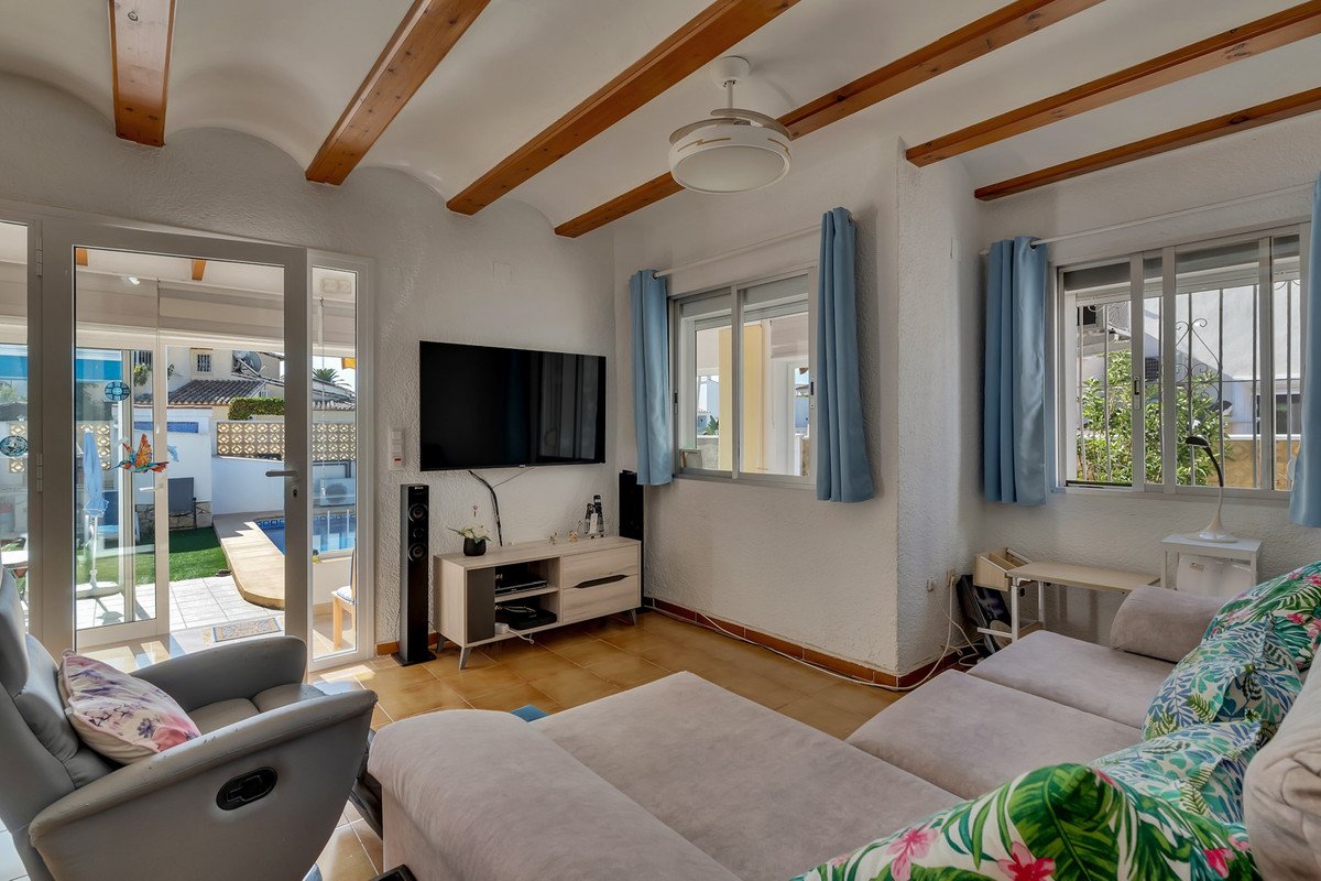 4 Bed Detached Villa in Els Poblets
