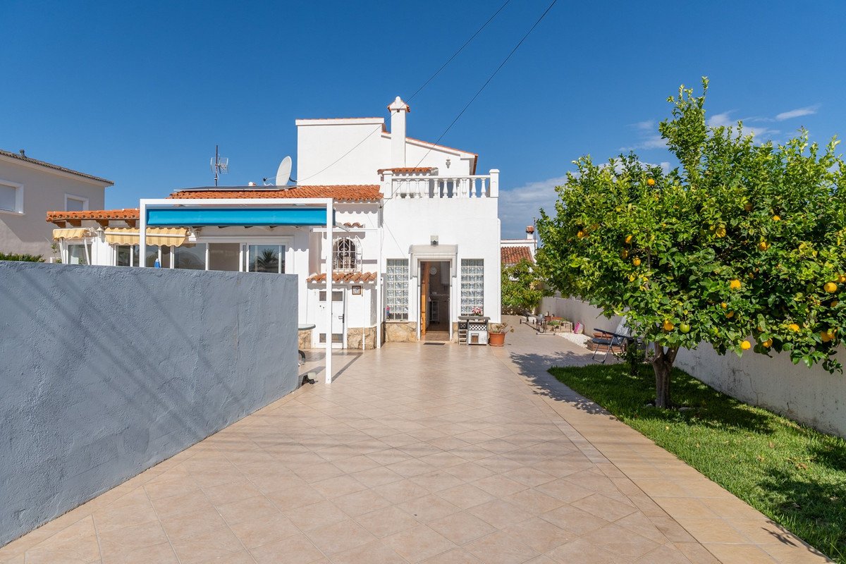 4 Bed Detached Villa in Els Poblets