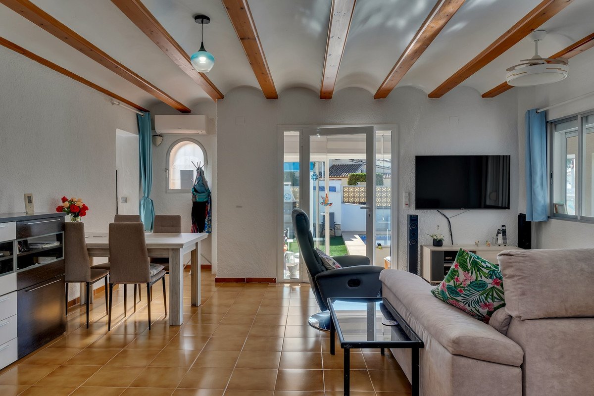 4 Bed Detached Villa in Els Poblets