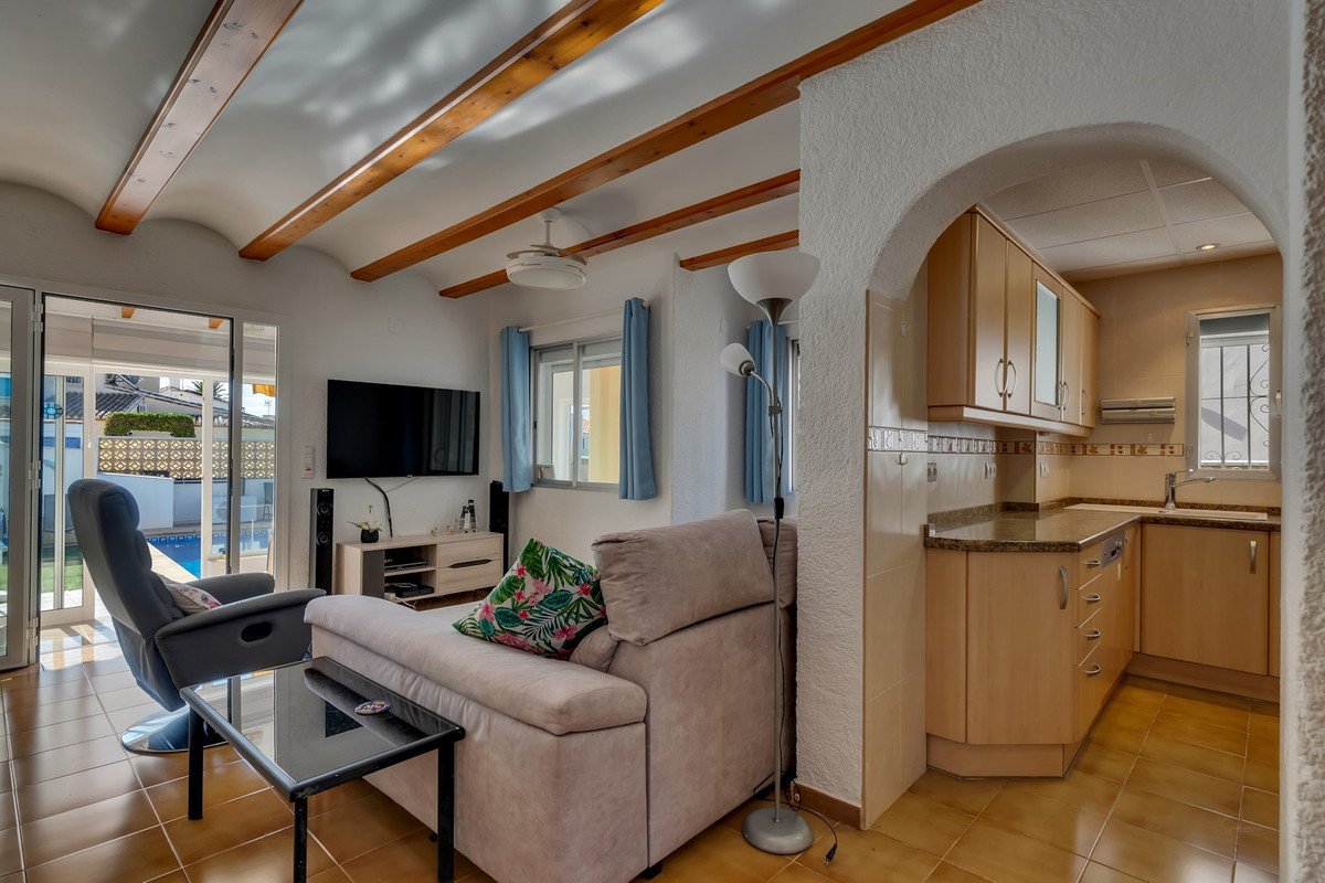 4 Bed Detached Villa in Els Poblets