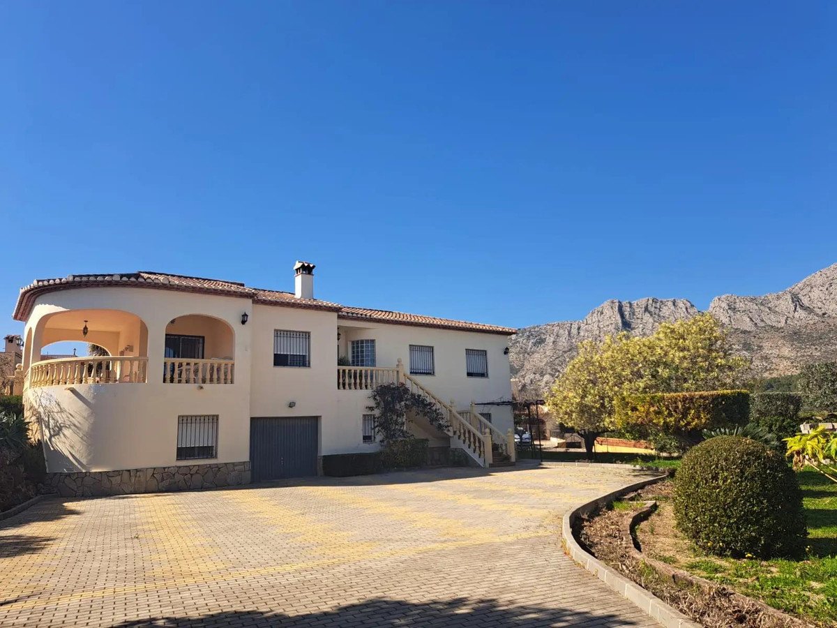 4 Bed Detached Villa in Beniarbeig