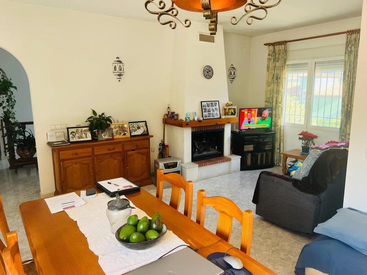 4 Bed Detached Villa in Beniarbeig