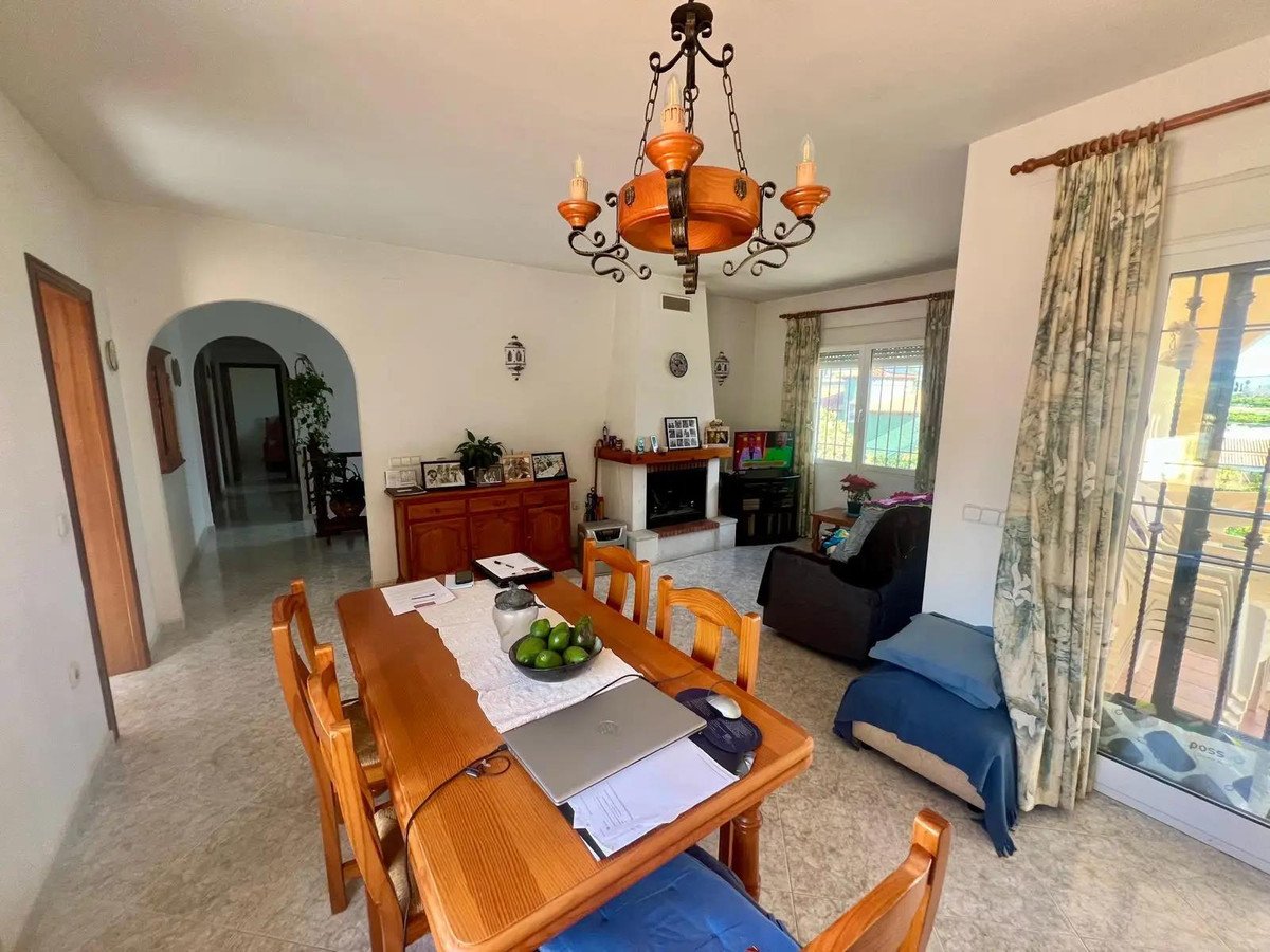 4 Bed Detached Villa in Beniarbeig