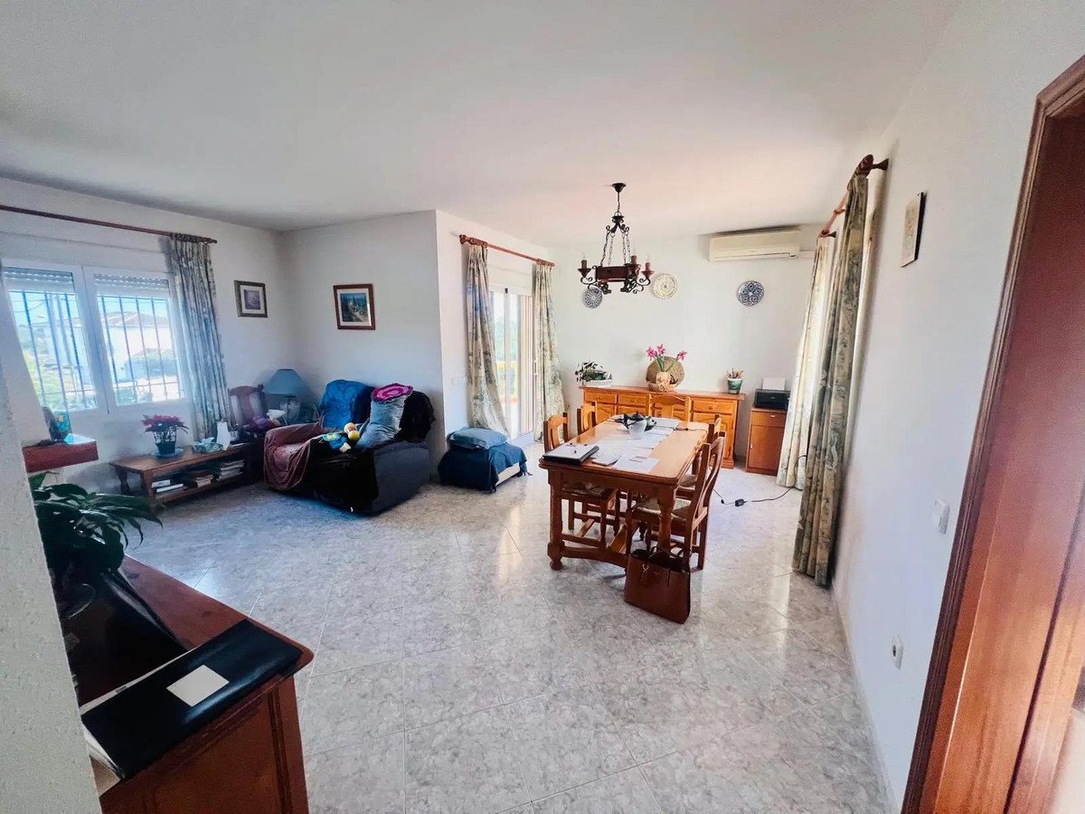 4 Bed Detached Villa in Beniarbeig