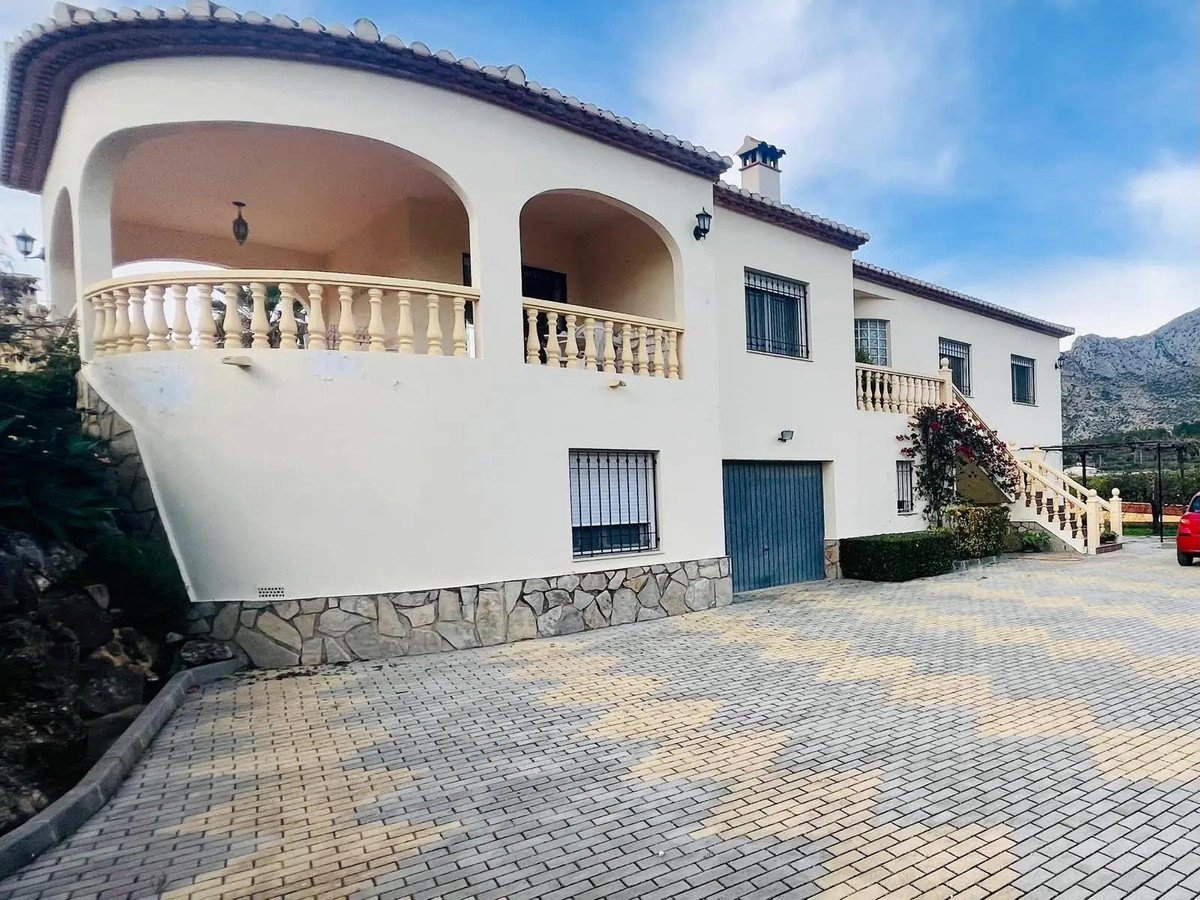 4 Bed Detached Villa in Beniarbeig