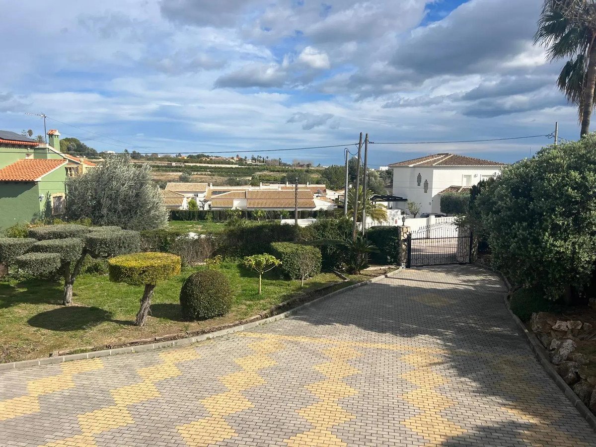 4 Bed Detached Villa in Beniarbeig
