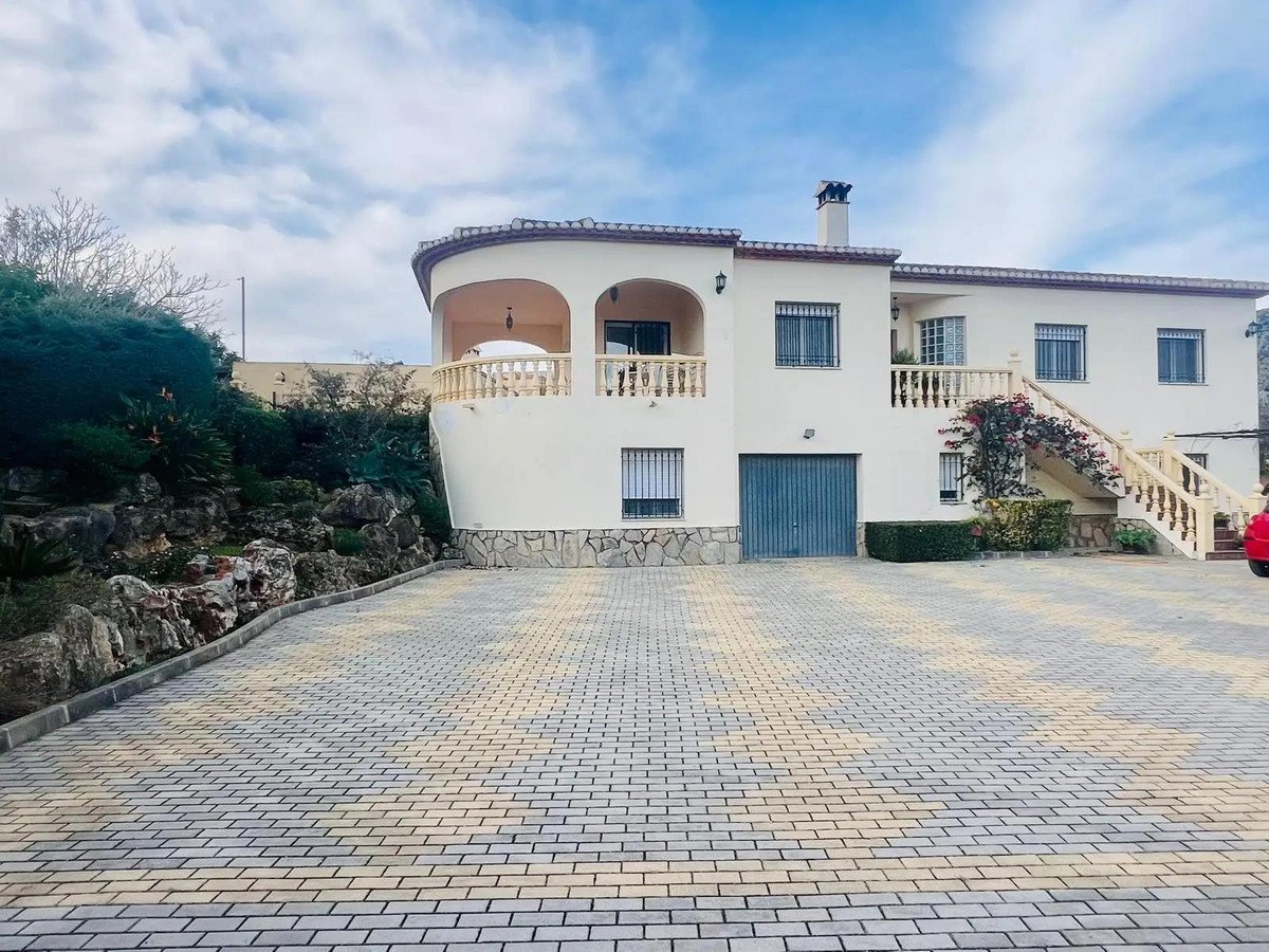 4 Bed Detached Villa in Beniarbeig
