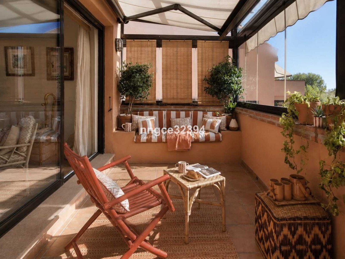 1 Bed Top Floor Apartment in The Golden Mile