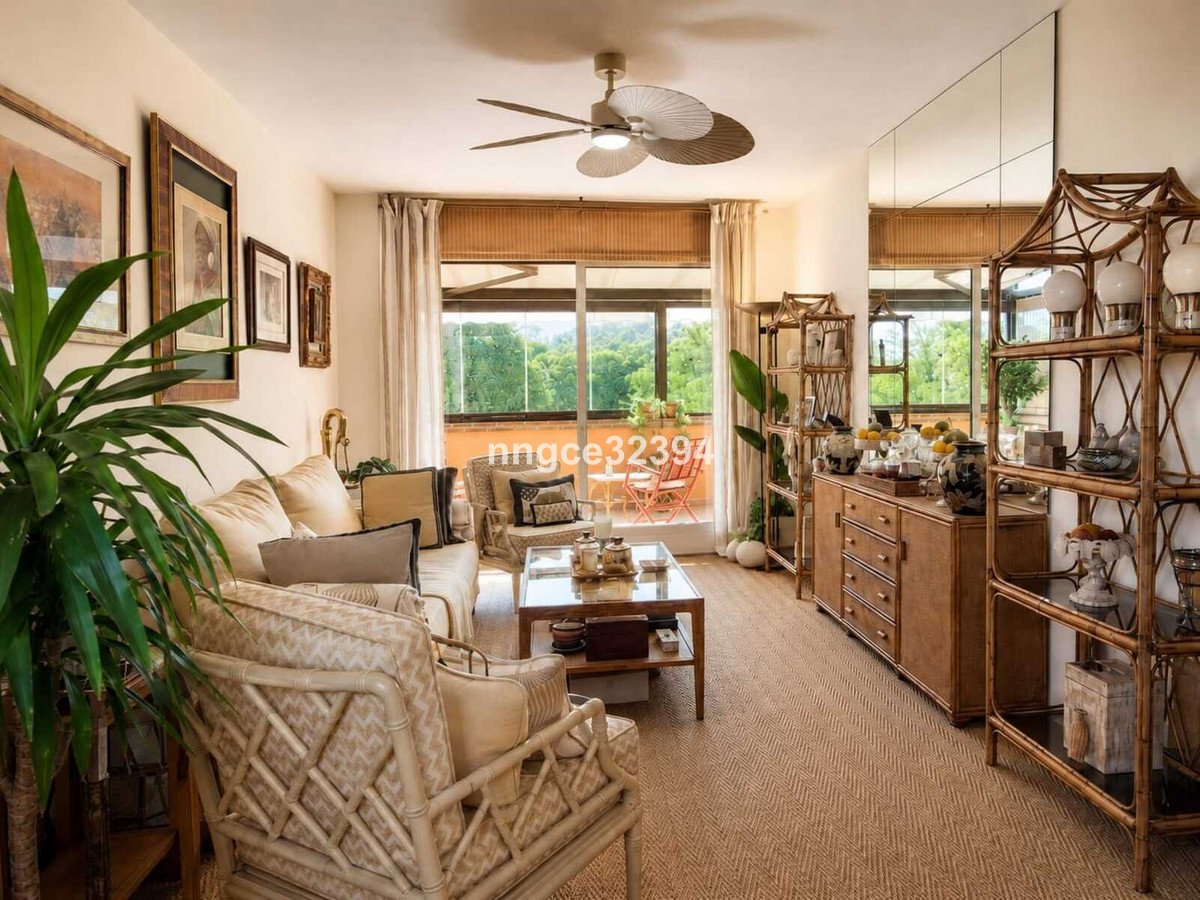 1 Bed Top Floor Apartment in The Golden Mile