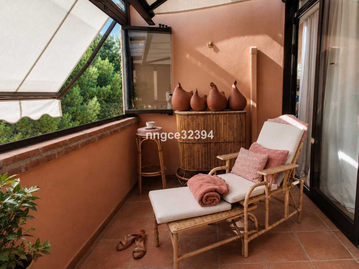 1 Bed Top Floor Apartment in The Golden Mile