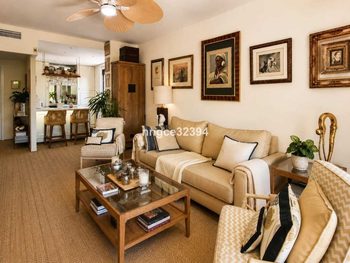 1 Bed Top Floor Apartment in The Golden Mile