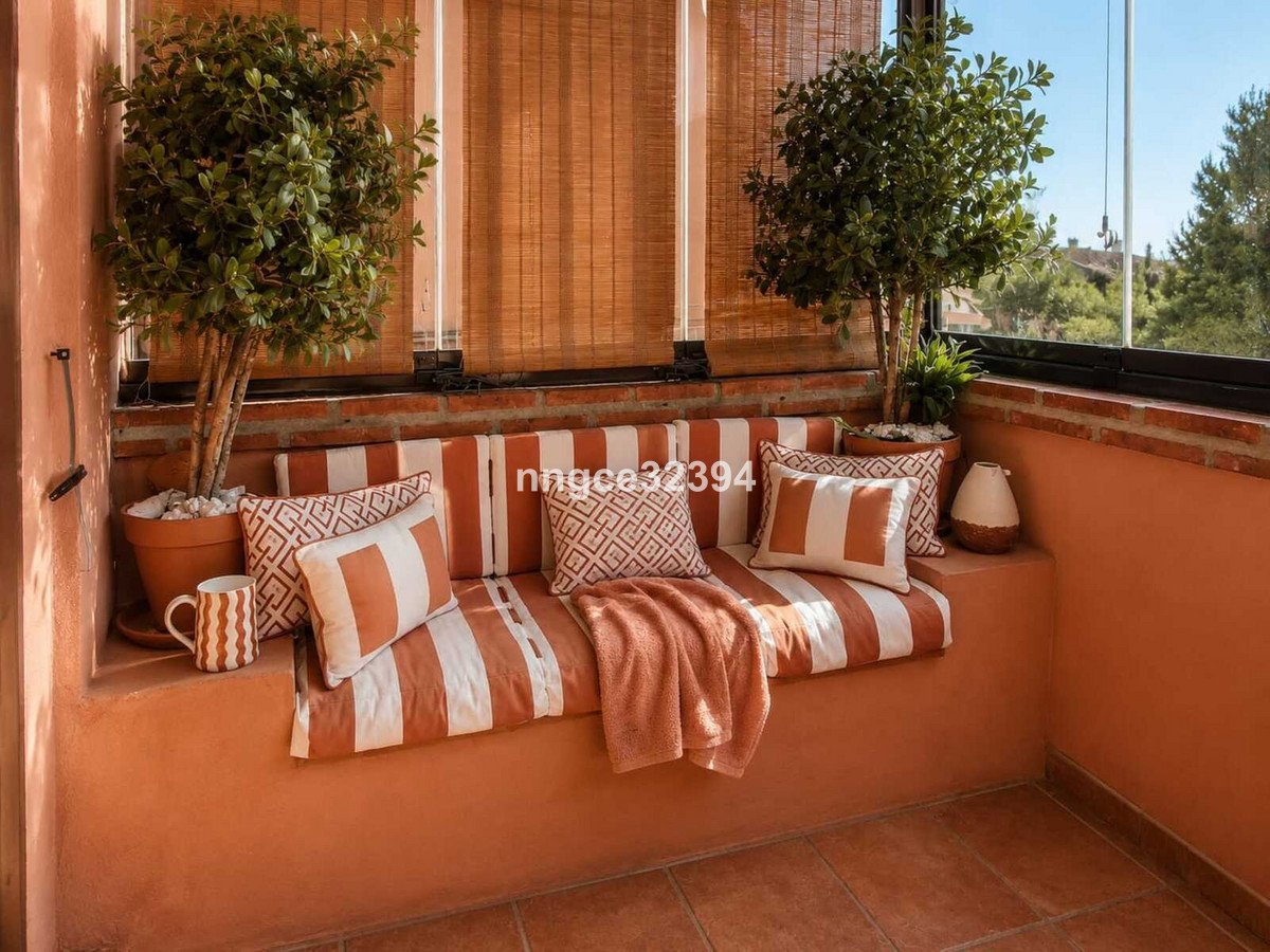 1 Bed Top Floor Apartment in The Golden Mile