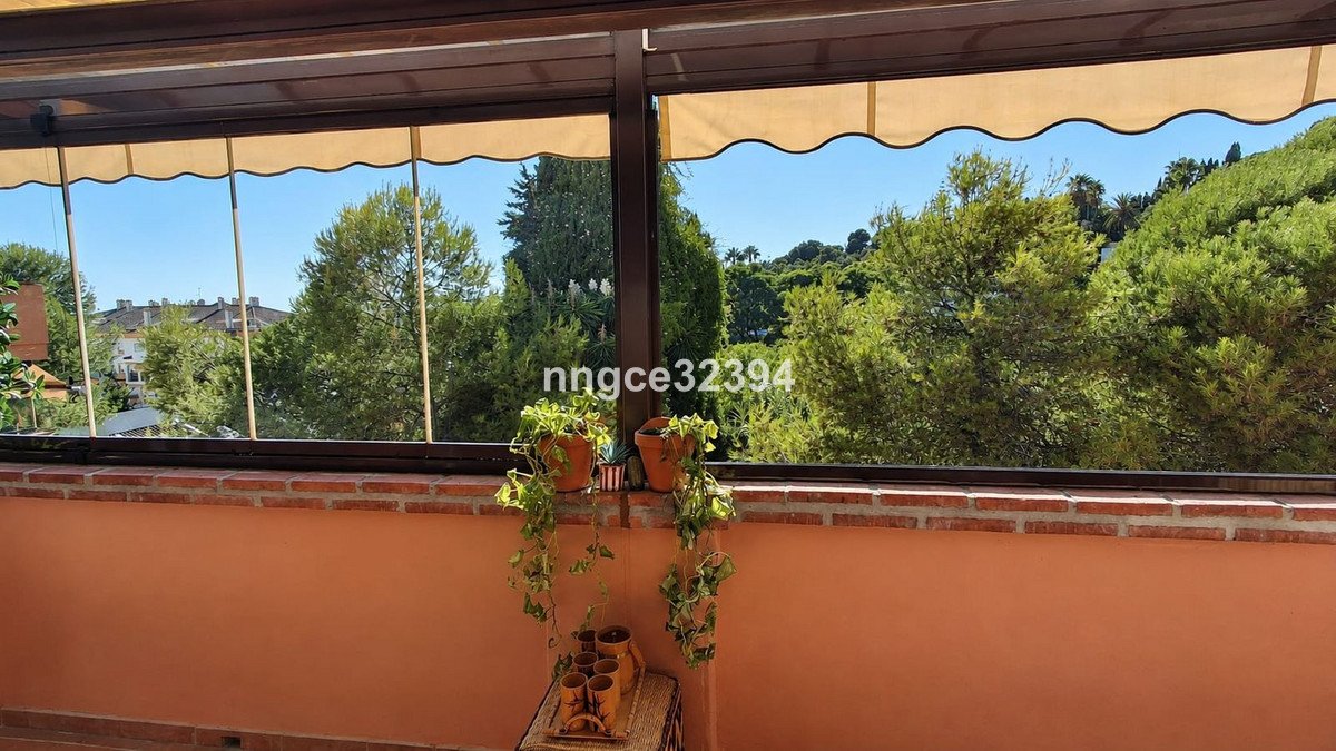 1 Bed Top Floor Apartment in The Golden Mile