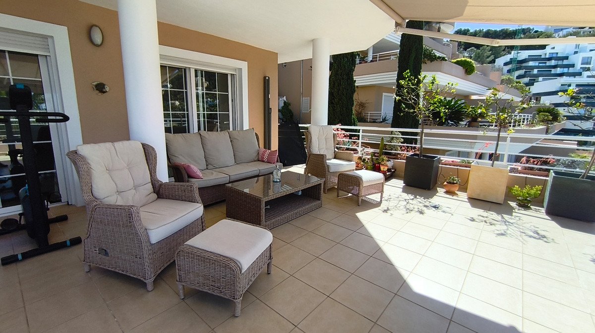 2 Bed Middle Floor Apartment in La Sella Golf