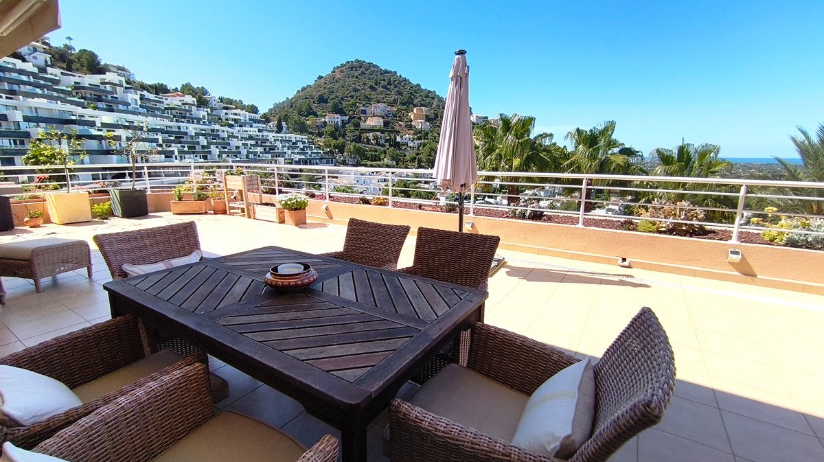 2 Bed Middle Floor Apartment in La Sella Golf