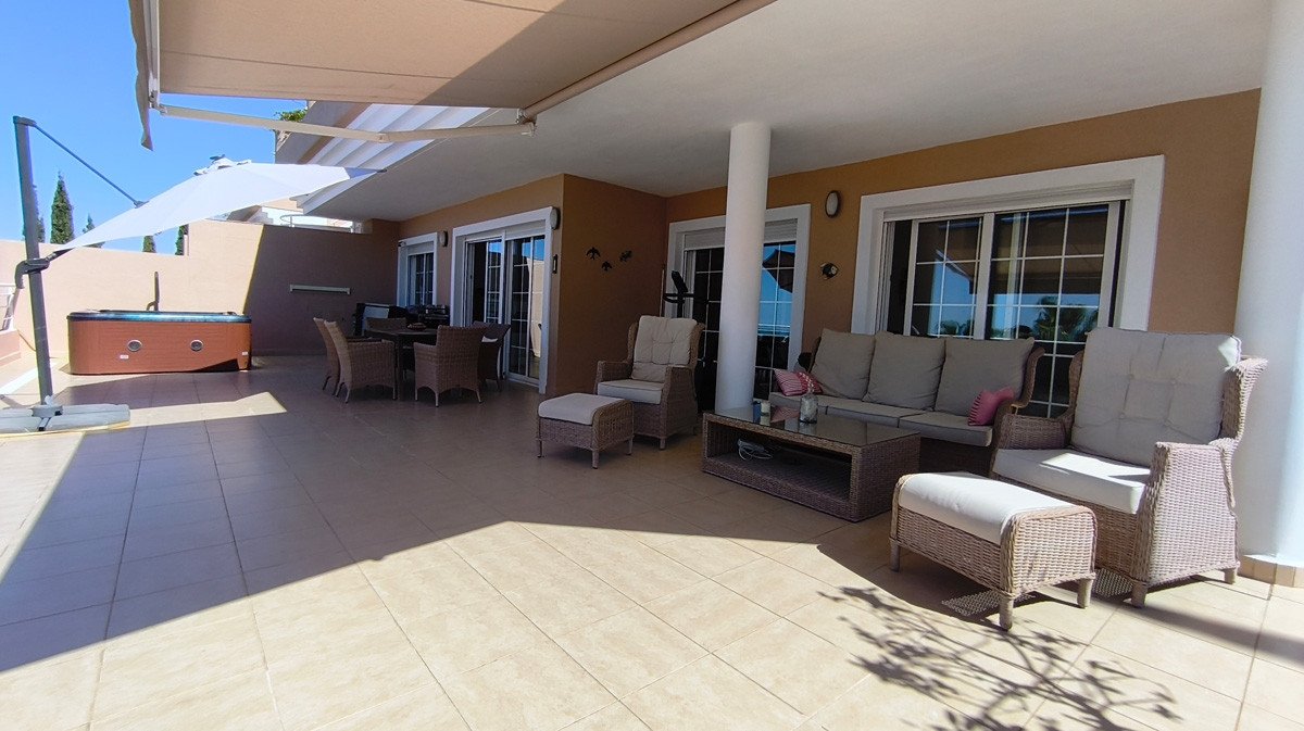 2 Bed Middle Floor Apartment in La Sella Golf
