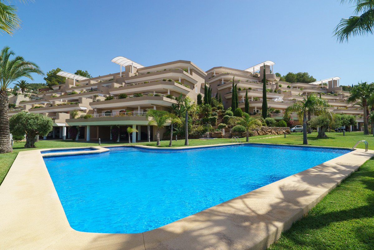 2 Bed Middle Floor Apartment in La Sella Golf