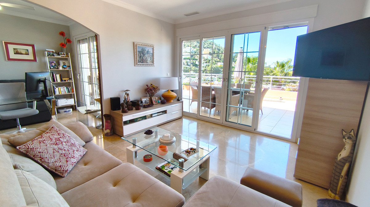 2 Bed Middle Floor Apartment in La Sella Golf