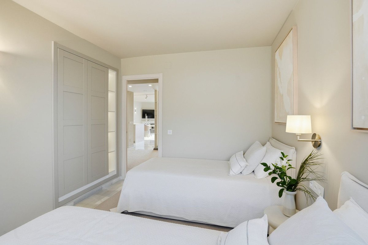 3 Bed Middle Floor Apartment in Calahonda