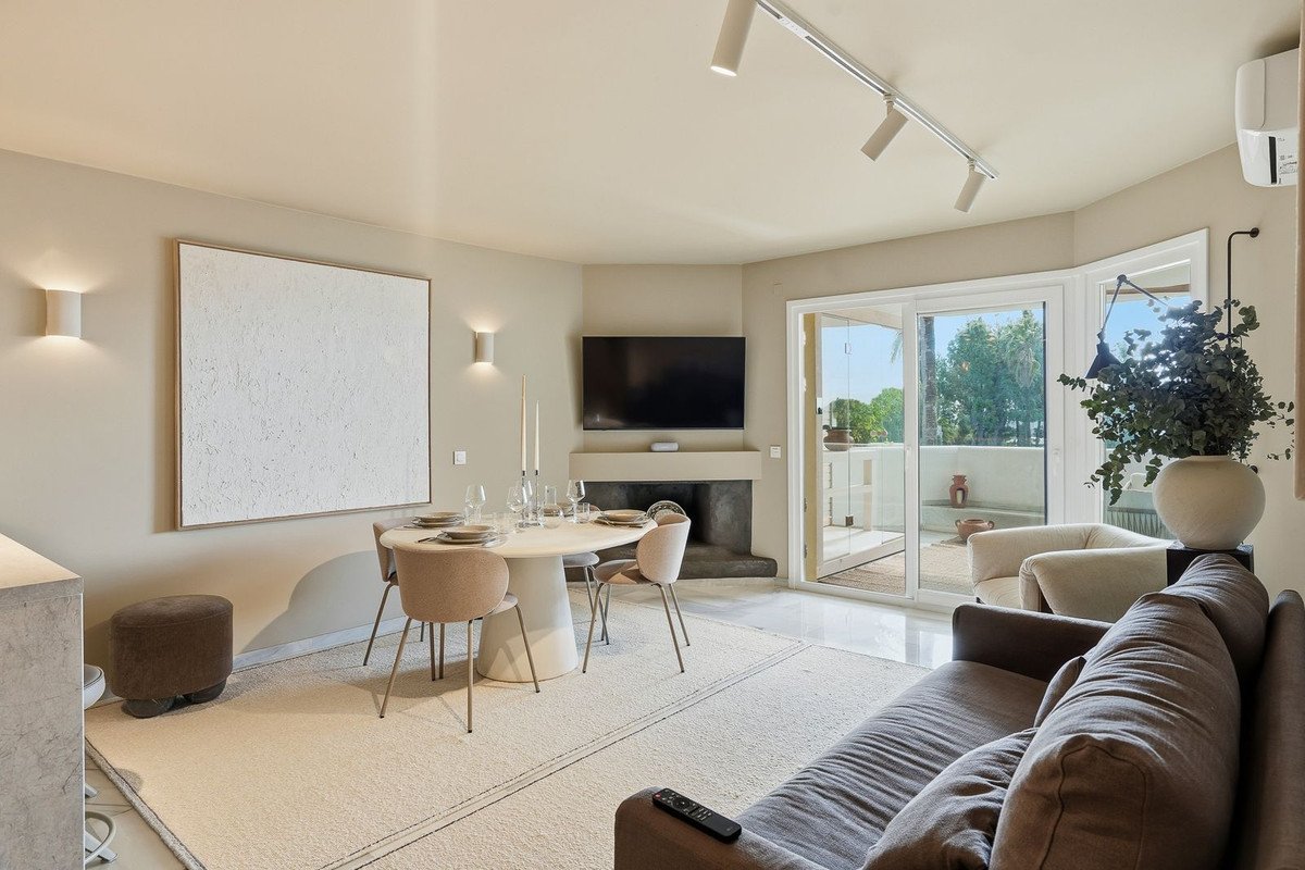 3 Bed Middle Floor Apartment in Calahonda