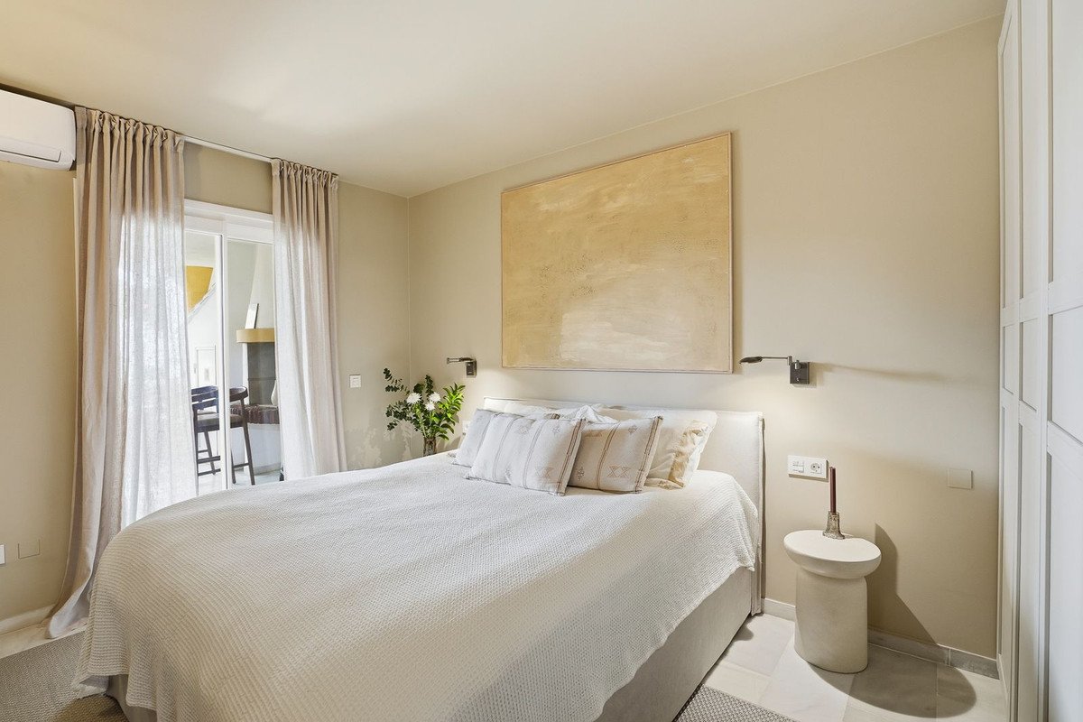 3 Bed Middle Floor Apartment in Calahonda
