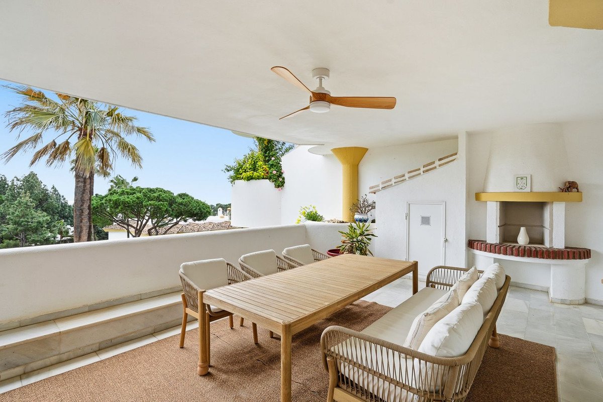 3 Bed Middle Floor Apartment in Calahonda