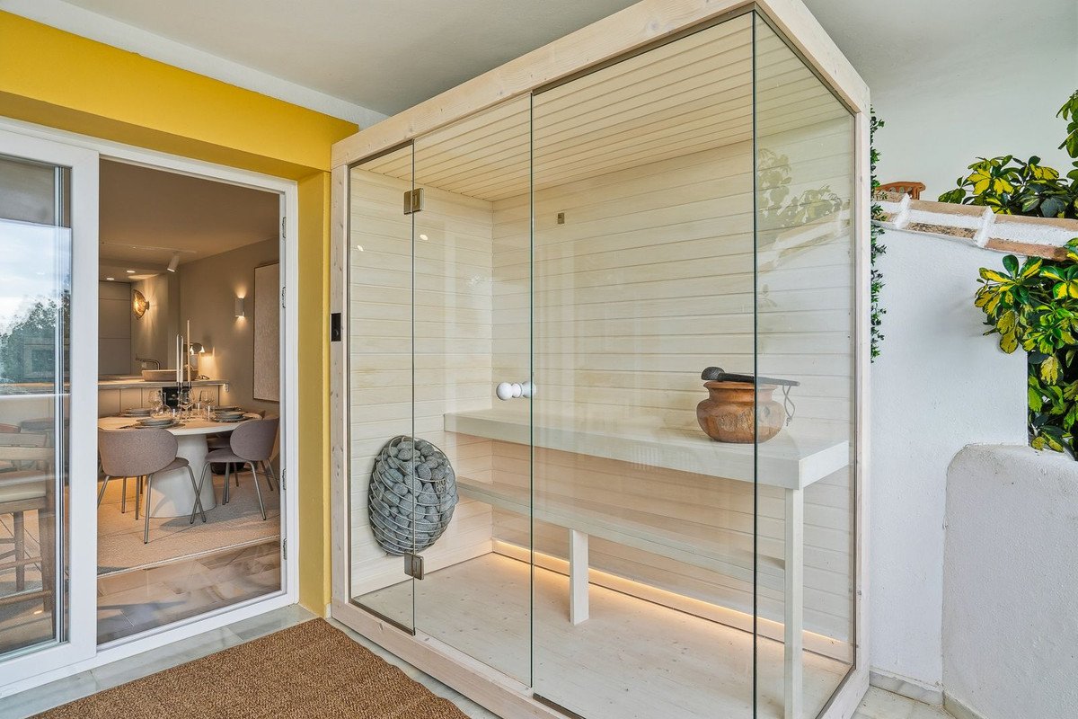 3 Bed Middle Floor Apartment in Calahonda
