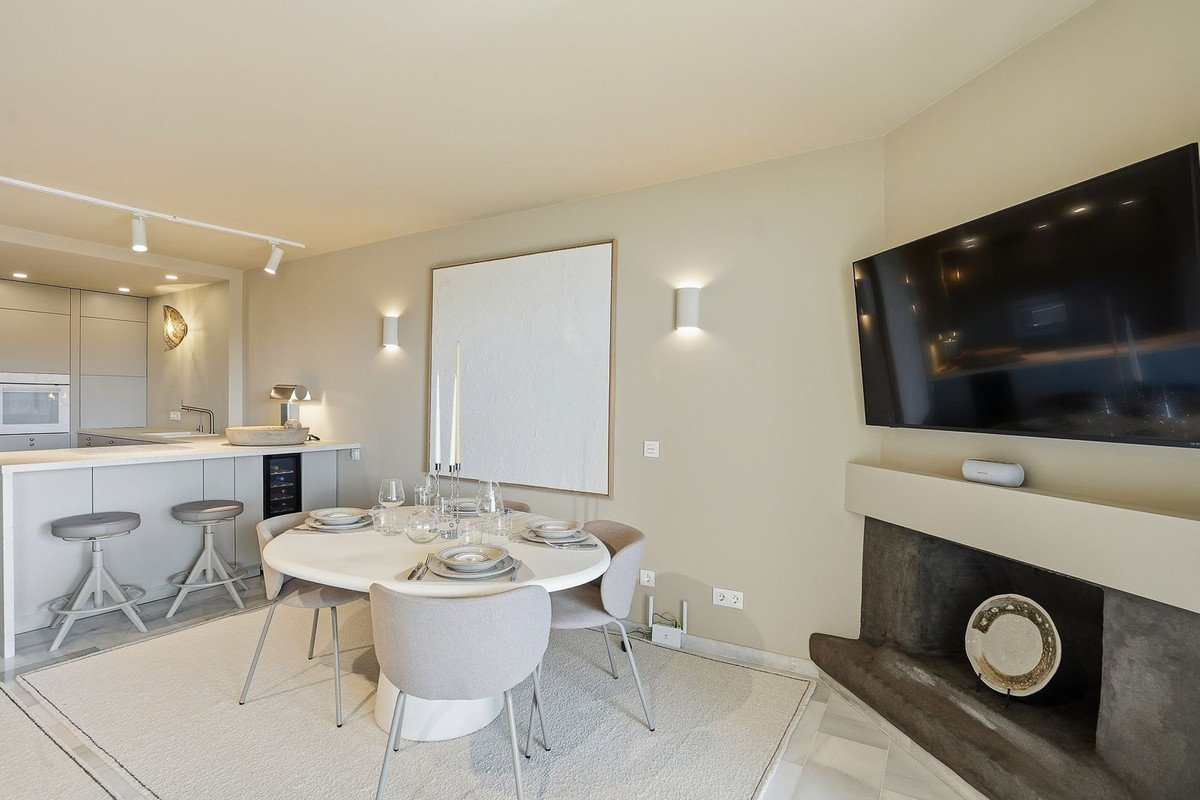 3 Bed Middle Floor Apartment in Calahonda