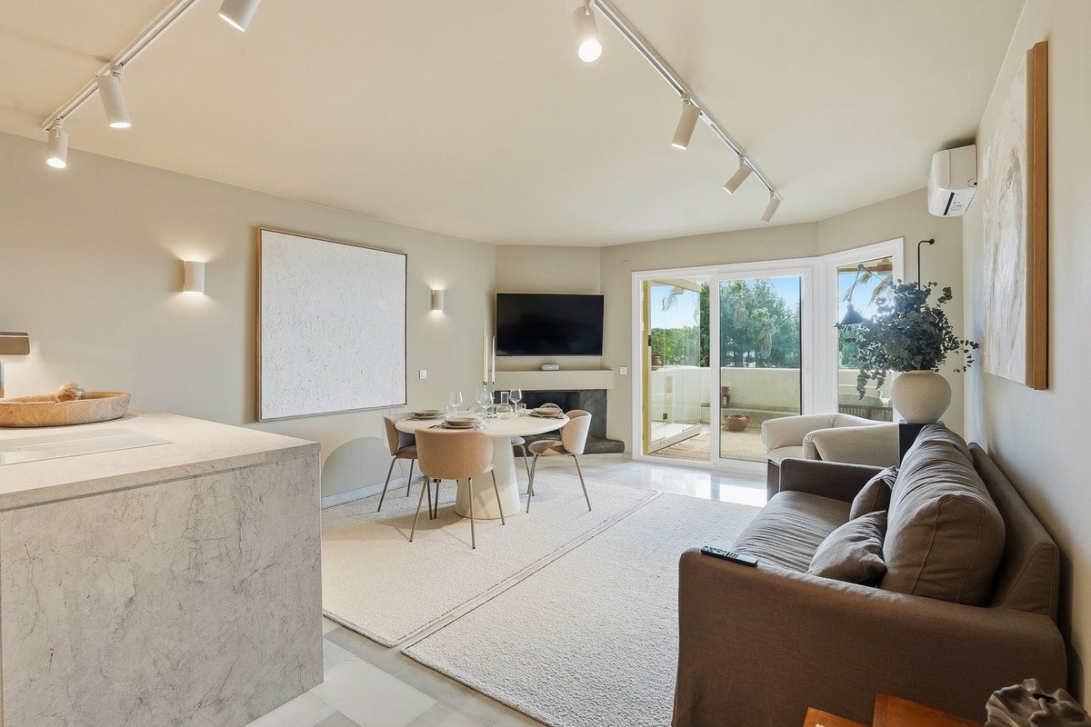 3 Bed Middle Floor Apartment in Calahonda