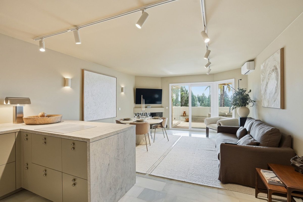 3 Bed Middle Floor Apartment in Calahonda