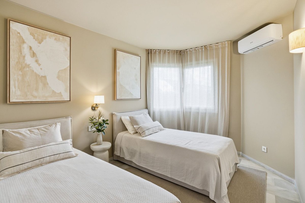 3 Bed Middle Floor Apartment in Calahonda