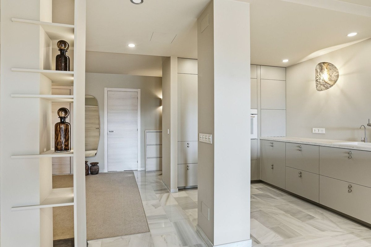 3 Bed Middle Floor Apartment in Calahonda