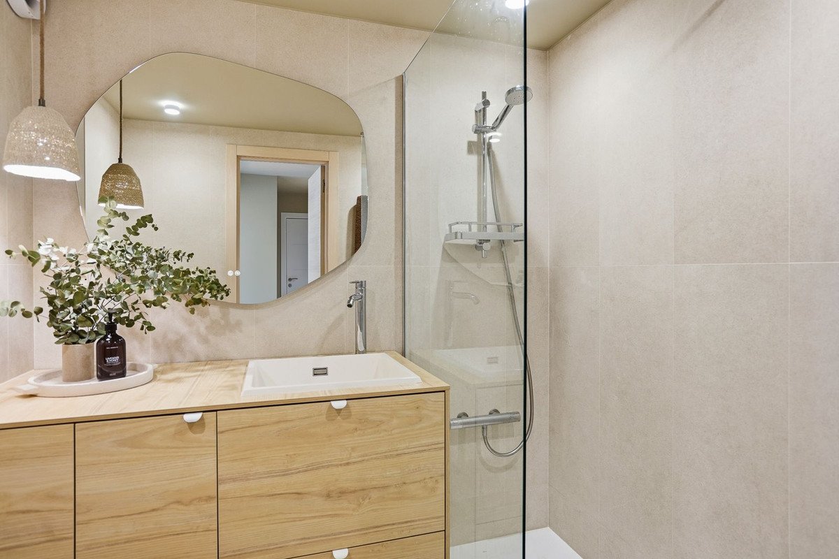 3 Bed Middle Floor Apartment in Calahonda